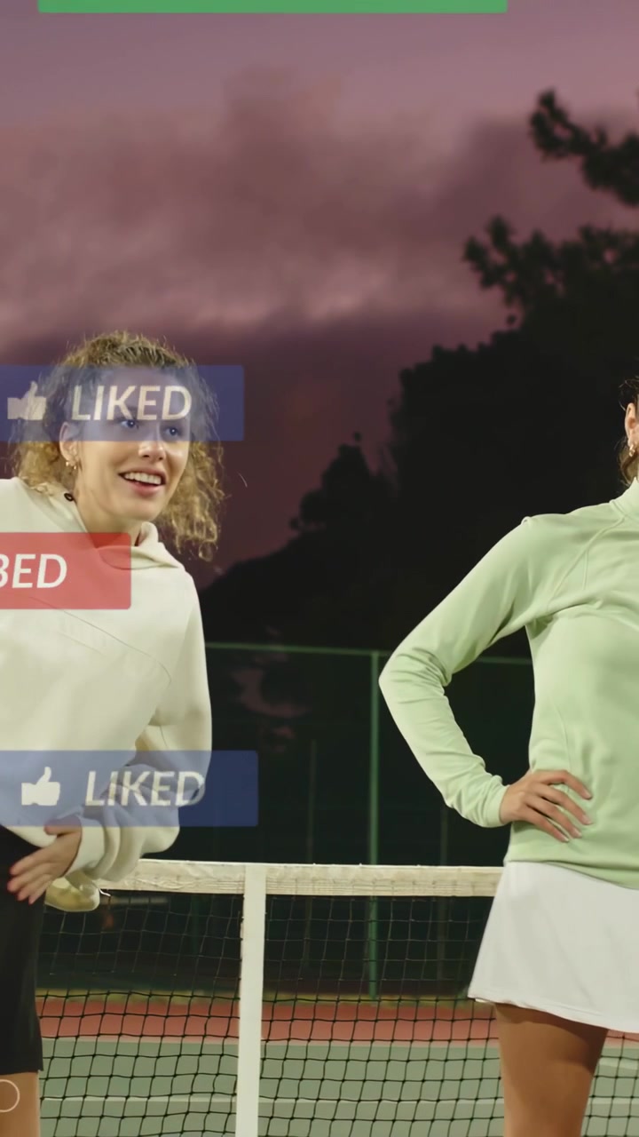 Video verticale: Due donne in campo che spostano lo sguardo, si chinano verso un deambulatore, con icone social in sovrimpressione.