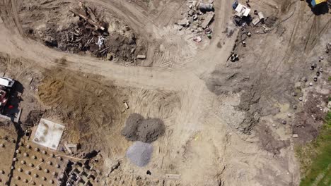filmación aérea del sitio de construcción del desarrollo de viviendas y de la infraestructura vial