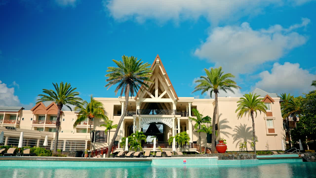 럭셔리 열대 해변 리조트의 타임스