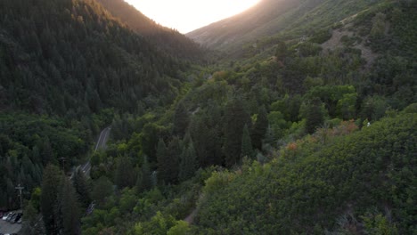 在米爾克里克峡谷的山脊上夕陽天空, 盐湖城, 猶他州