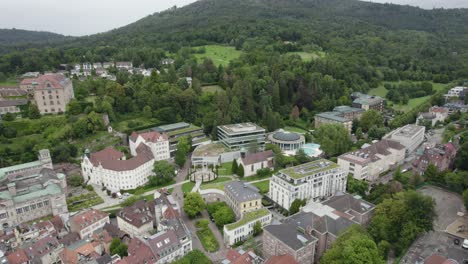 aerial - caracalla spa: arquitectura moderna en medio del encanto de baden baden