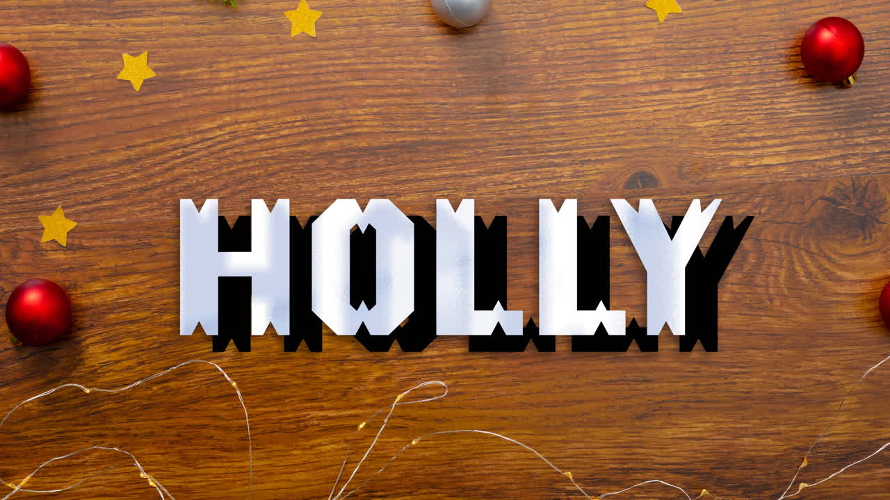 나무 배경 에 있는 크리스마스 보블 위 에 있는 홀리 텍스트 의 애니메이션