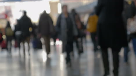 Crowd-of-people-walking-at-the-station