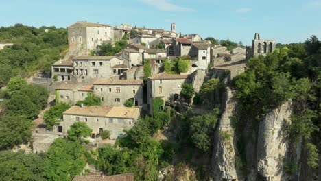 balazuc village on ardèche river cliff - aerial pedestal establishing