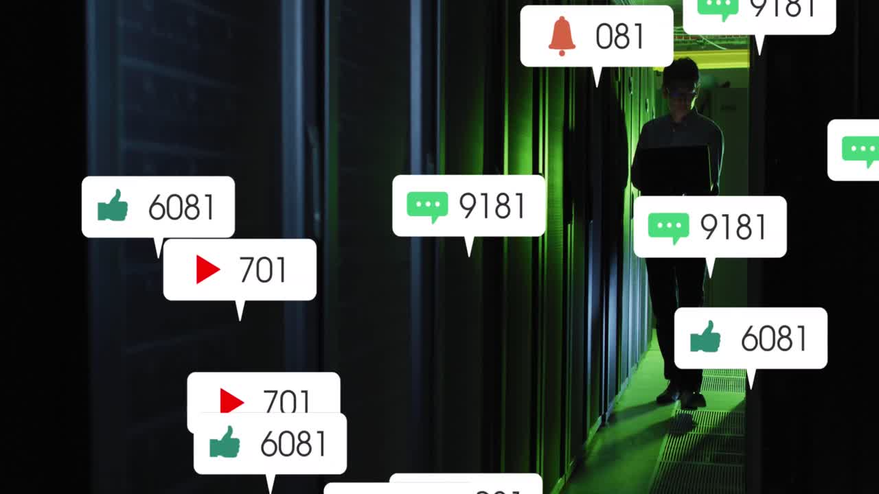 소셜 미디어 아이콘과 숫자의 애니메이션 아시아 남성 it 기술자 컴퓨터 서버에 의해