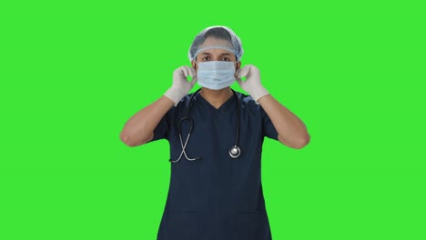 Médico-Indio-Preparándose-Para-La-Operación-Pantalla-Verde