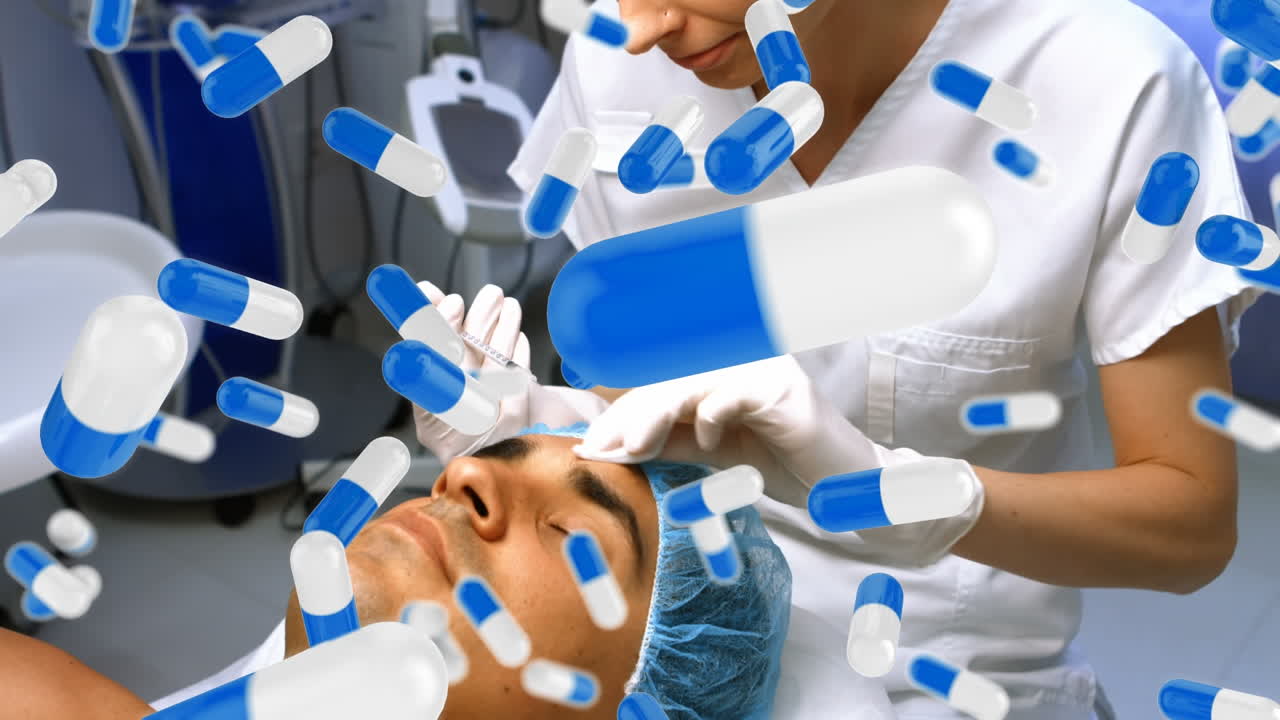 animación de pastillas sobre una doctora caucásica y un hombre biracial recibiendo una inyección de botox