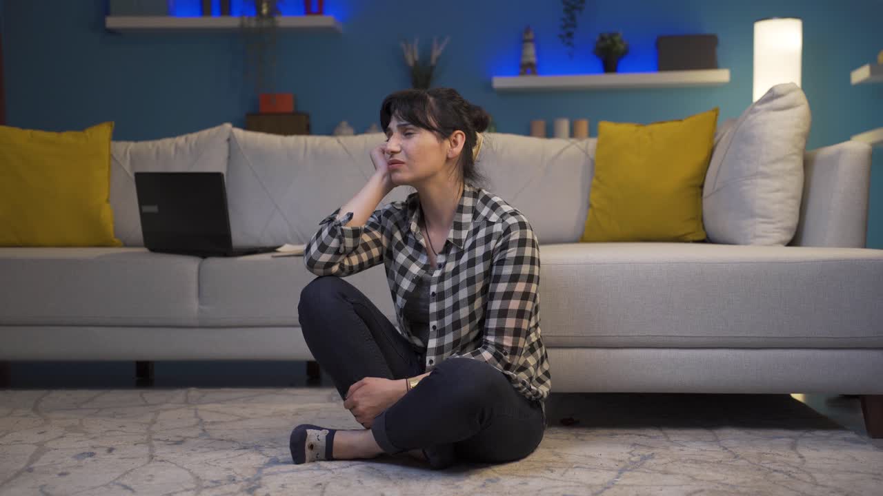 사생활에 문제가 있는 슬픈 여자.