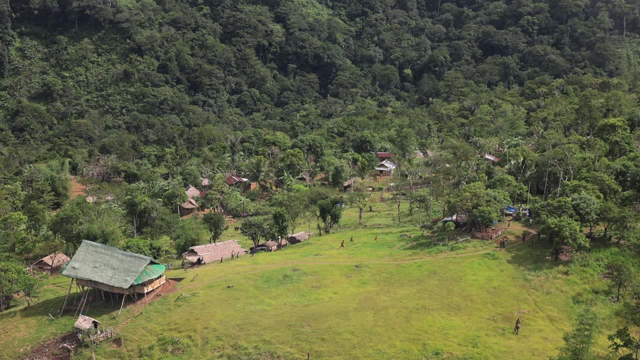 아시아 헬리 ⁇ 터 조종사 산속을 날아다니는 정글 조이스틱 황폐한 도달되지 않은 임무 마을 착륙