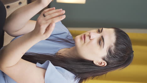 Vertical-video-of-Muslim-woman-praying.