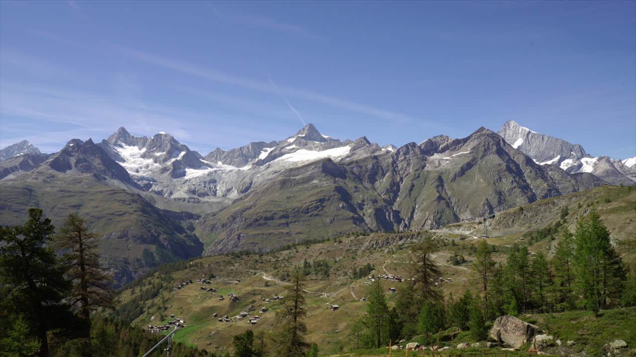 paisaje de montaña de los alpes de lapso de tiempo en zermatt, suiza