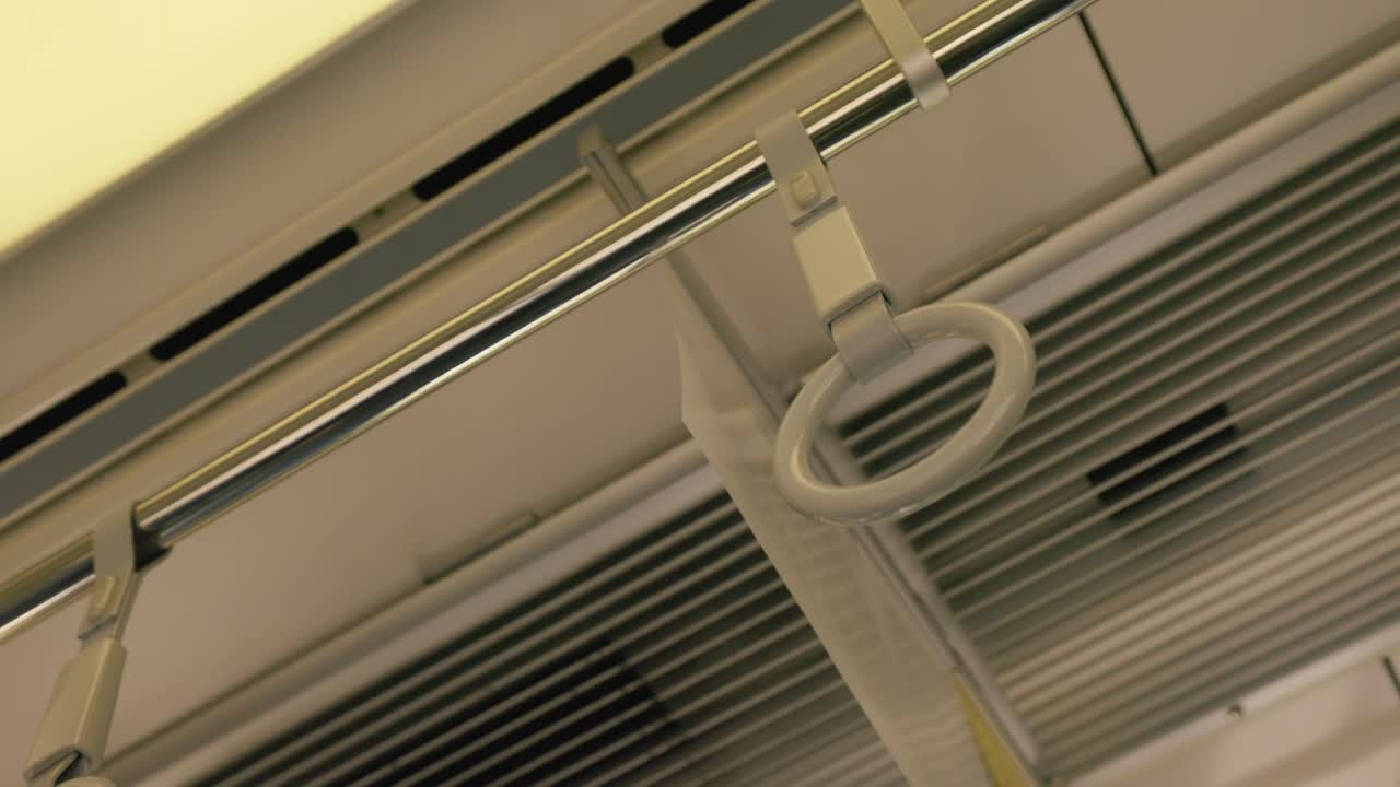 열차 b- 롤, 움직이는 동안 열차 손잡이