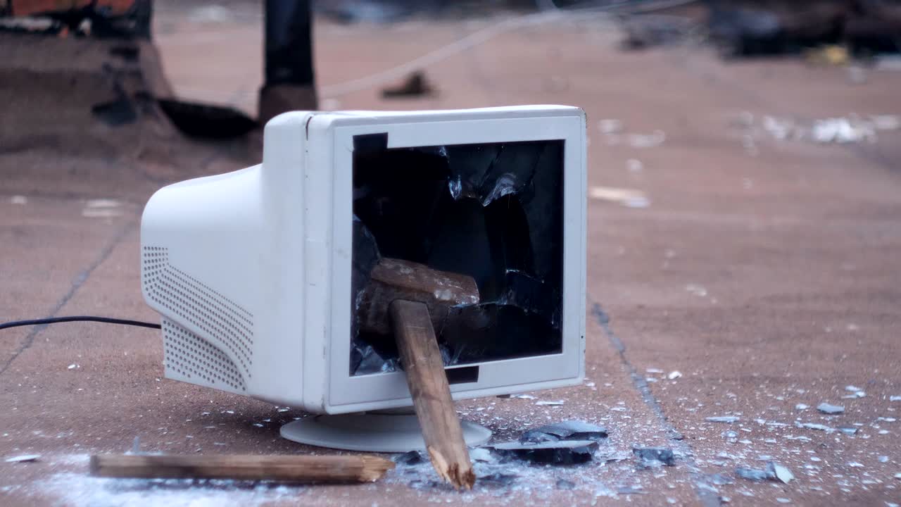 Huge sledgehammer smashes an old glass monitor. 60 fps