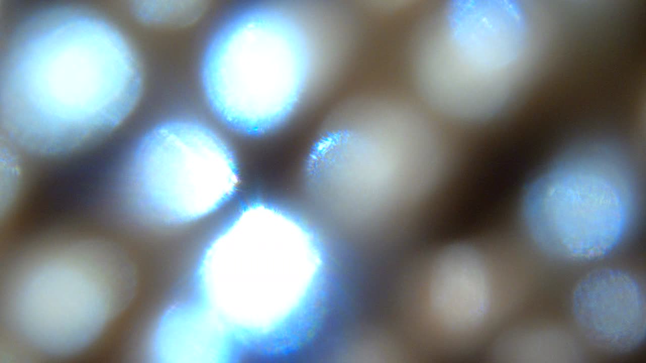 las bolas de espejo brillantes