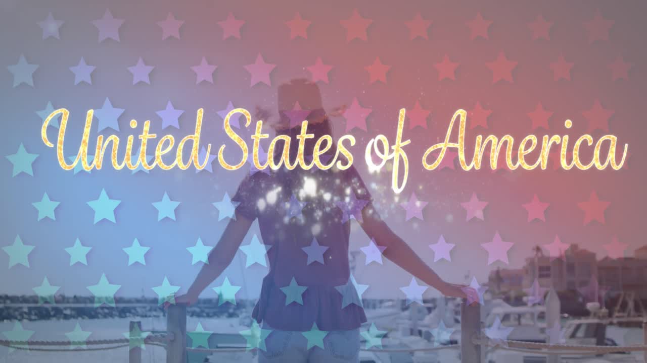 독립 텍스트 와 여러 별 들 이 나무 기둥 에 서 있는 여자 의 뒤쪽 시야 에 대하여