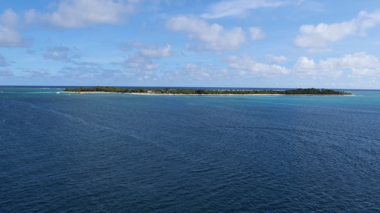 Beautiful exotic island of Mystery Island (Inyeug), Vanuatu.