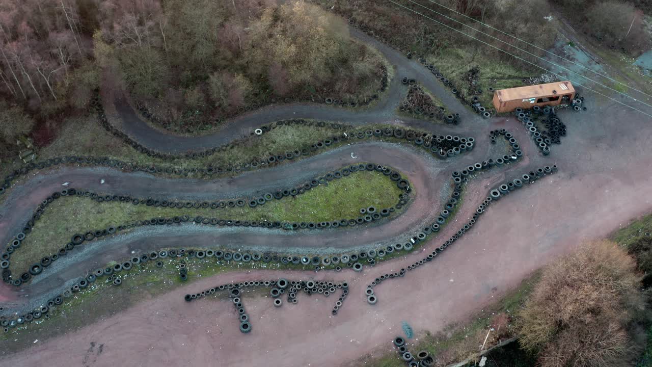 삼림 지대 상공을 비행하는 드론