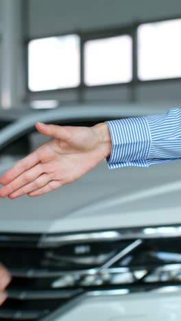 transacción de concesionario de automóviles