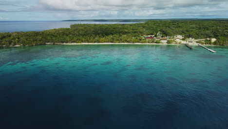 Toma-Panorámica-Aérea-Sobre-La-Bahía-De-Easo,-En-La-Isla-De-Lifou,-Nueva-Caledonia