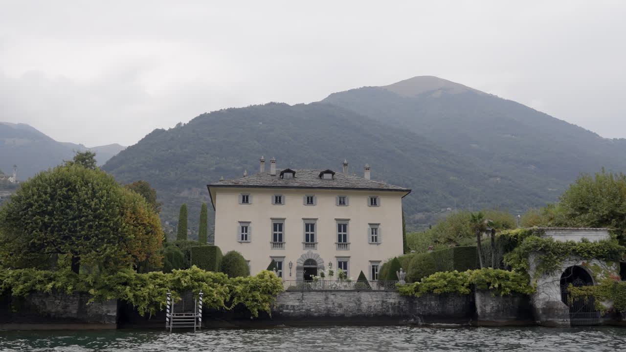 Elegant Villa by the Lake in Italy