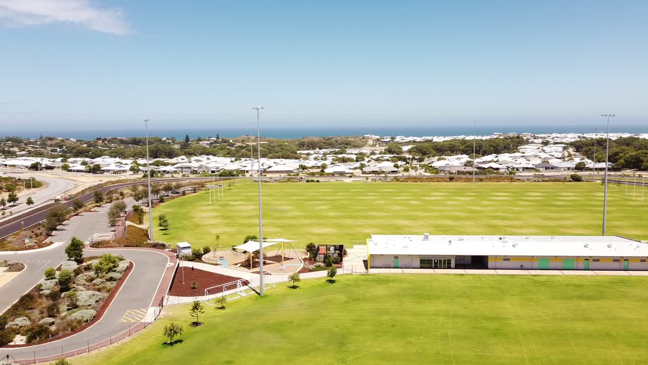 complejo deportivo yanchep australia con instalaciones que incluyen reflectores