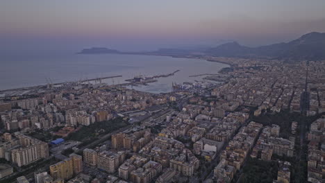 Palermo-Italia-Drone-Cinematográfico-Aéreo-V6-Vuela-Hacia-Marina-Villa-Igiea-Y-El-Astillero-Fincantieri-Capturando-El-Paisaje-Urbano-Y-Las-Vistas-Del-Mar-Tirreno-Al-Atardecer---Filmado-Con-Mavic-3-Cine---Mayo-De-2023