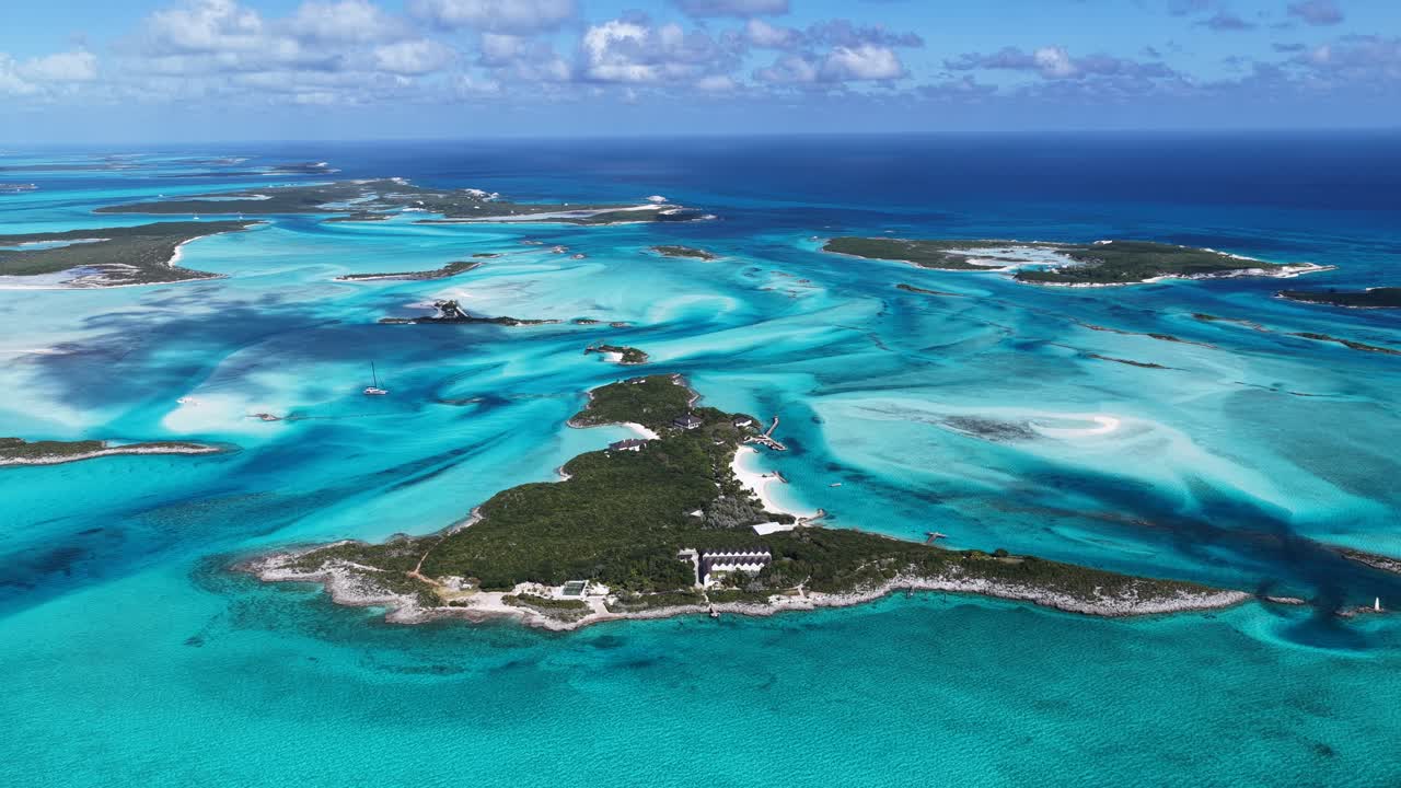 Đường chân trời Exuma tại Quần đảo Exuma ở Black Point Bahamas. Phong cảnh bãi biển. Khung cảnh Bến cảng. Sắc xanh lam màu nước. Đường chân trời Exuma ở Quần đảo Exuma ở Black Point Bahamas. Biển Caribbean tuyệt đẹp