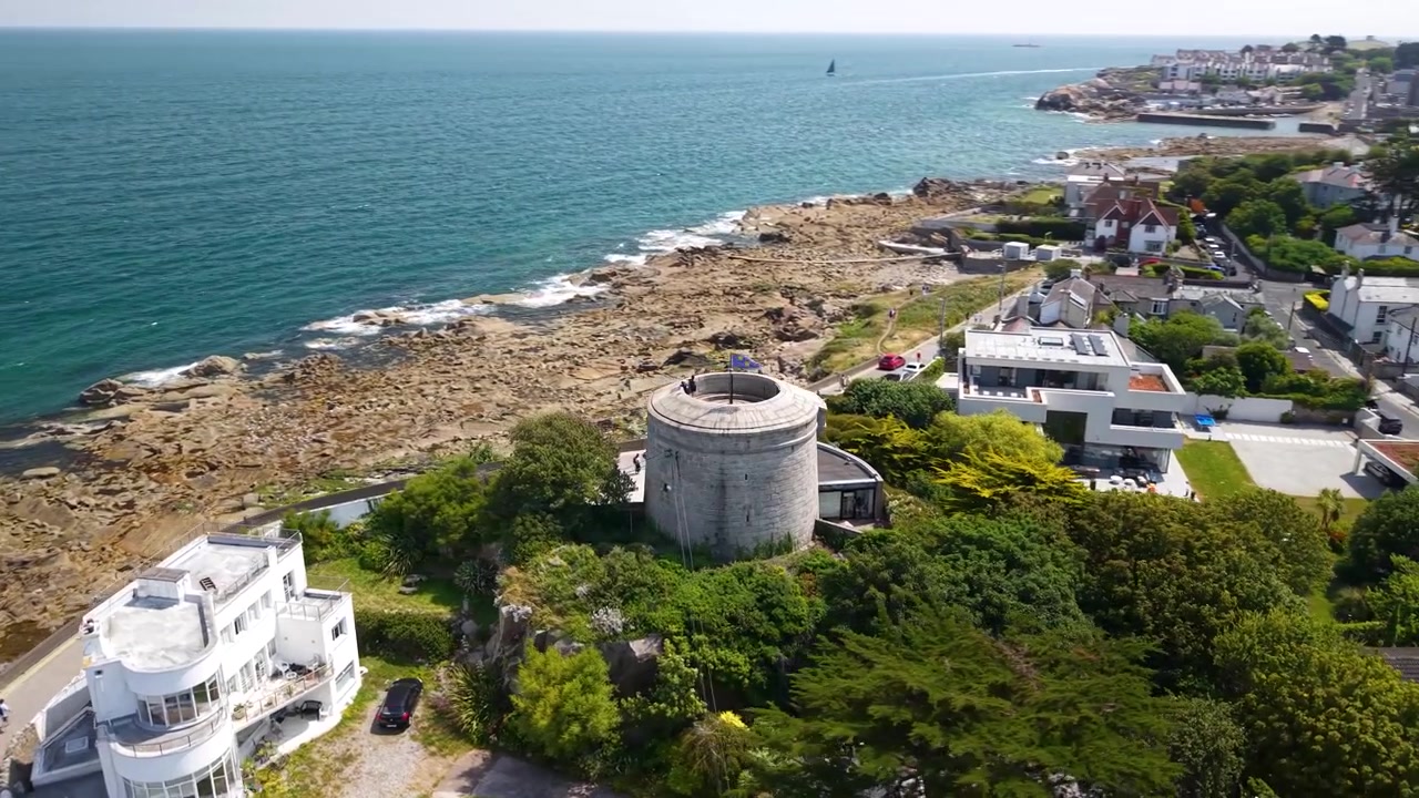 Ilmakuva Martello Towerista ja Forty Footista, Dún Laoghaire, Dublin, Irlanti