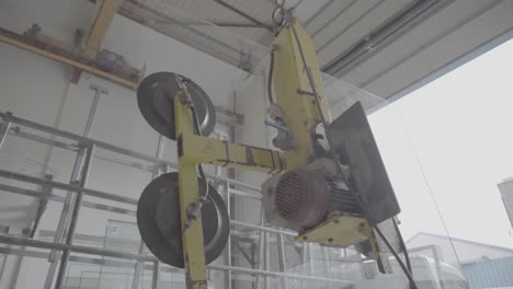 Window-glass-factory,-transporting-glass-robotic-machine