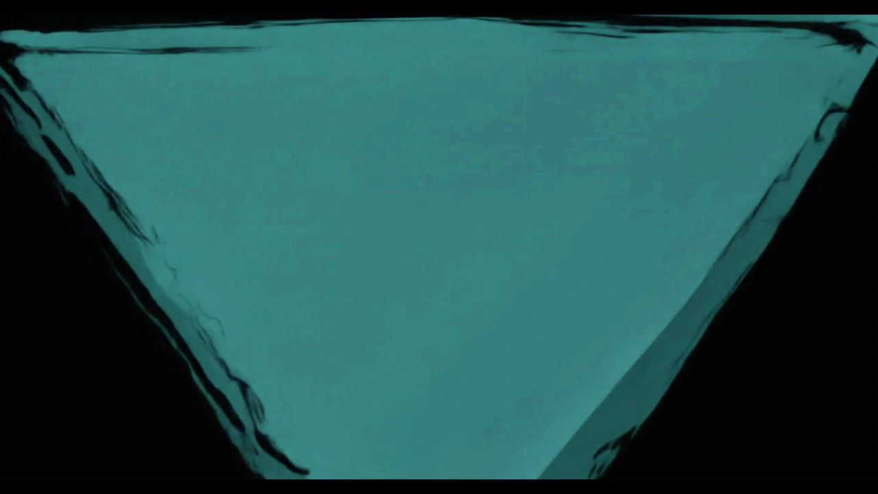 Transición abstracta de pincelada de pintura aguamarina sobre fondo negro