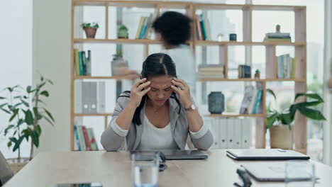mujer, dolor de cabeza y estrés en la depresión