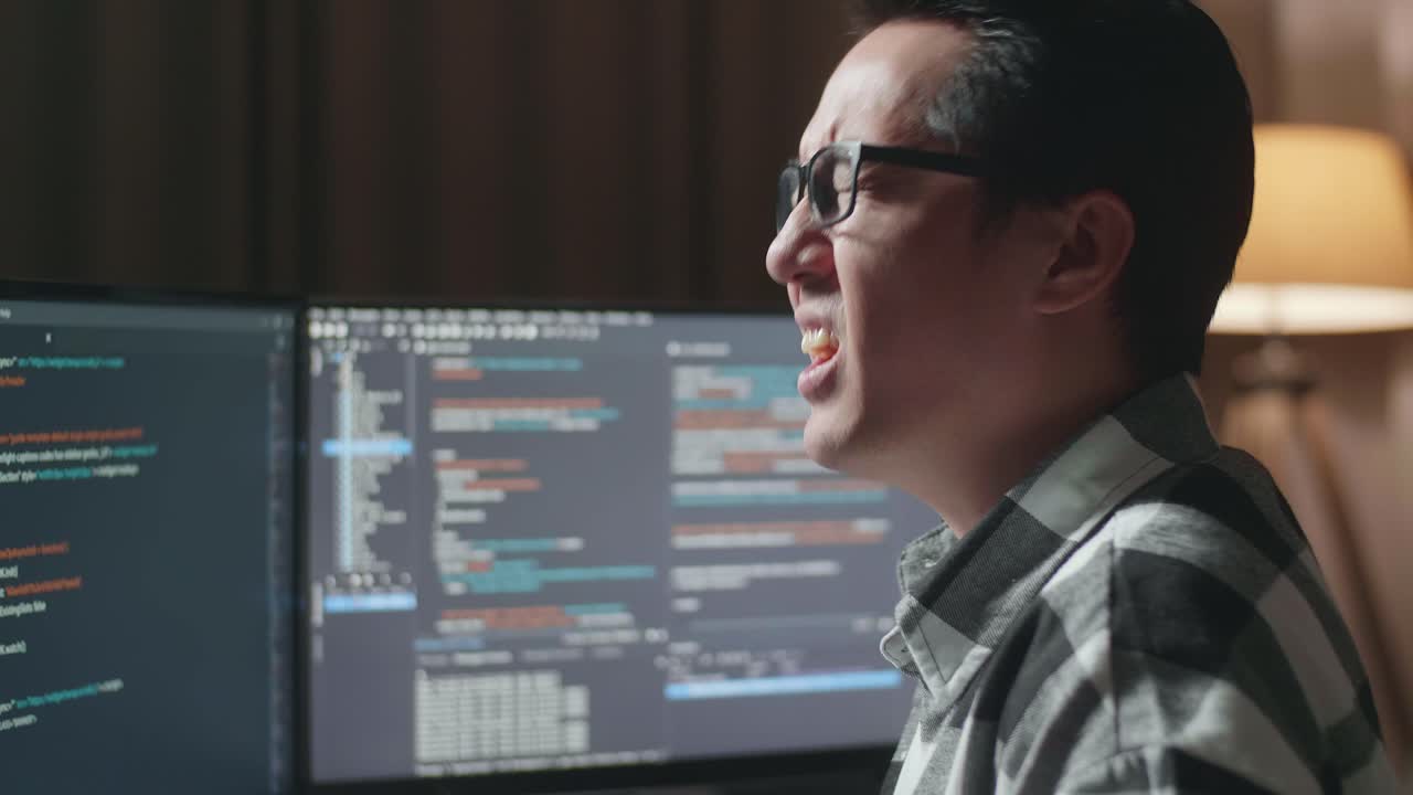 programmierer mit rückenschmerzen