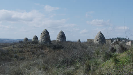 Wunderschöne-Aufnahme-Von-Weinbergen-Und-Weinbauern-In-Burgos,-Spanien,-Wo-Wir-Morgens-Land-Und-Felder-Sehen