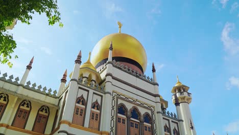 A-walk-towards-the-Sultan-Mosque,-Singapore