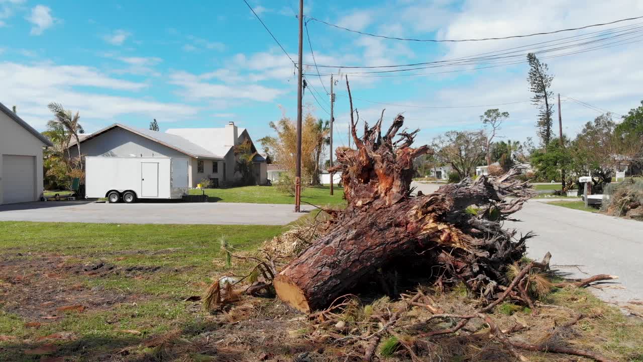 플로리다 잉글우드의 허리케인 피해에 대한 4k 드론 비디오 - 02