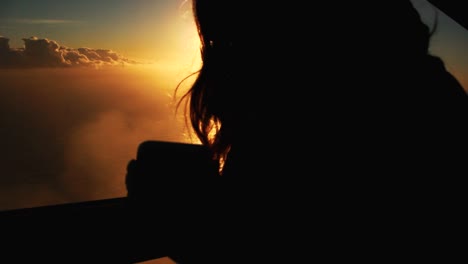 Woman-looking-at-the-amazing-sunset-view-in-Table-mountain