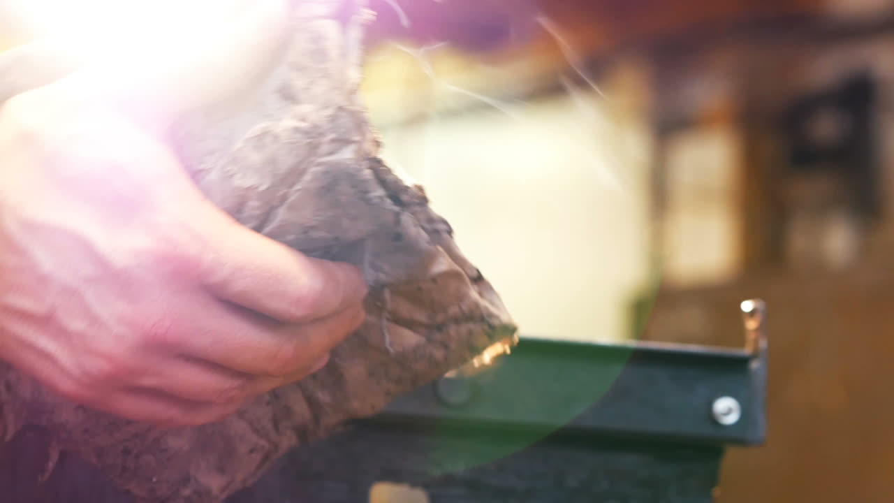 녹은 유리를 형성하는 유리공기