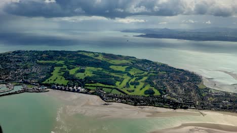 Una-Pelea-En-4k-Sobre-Howth-Hill-Llegando-Al-Aeropuerto-De-Dublín