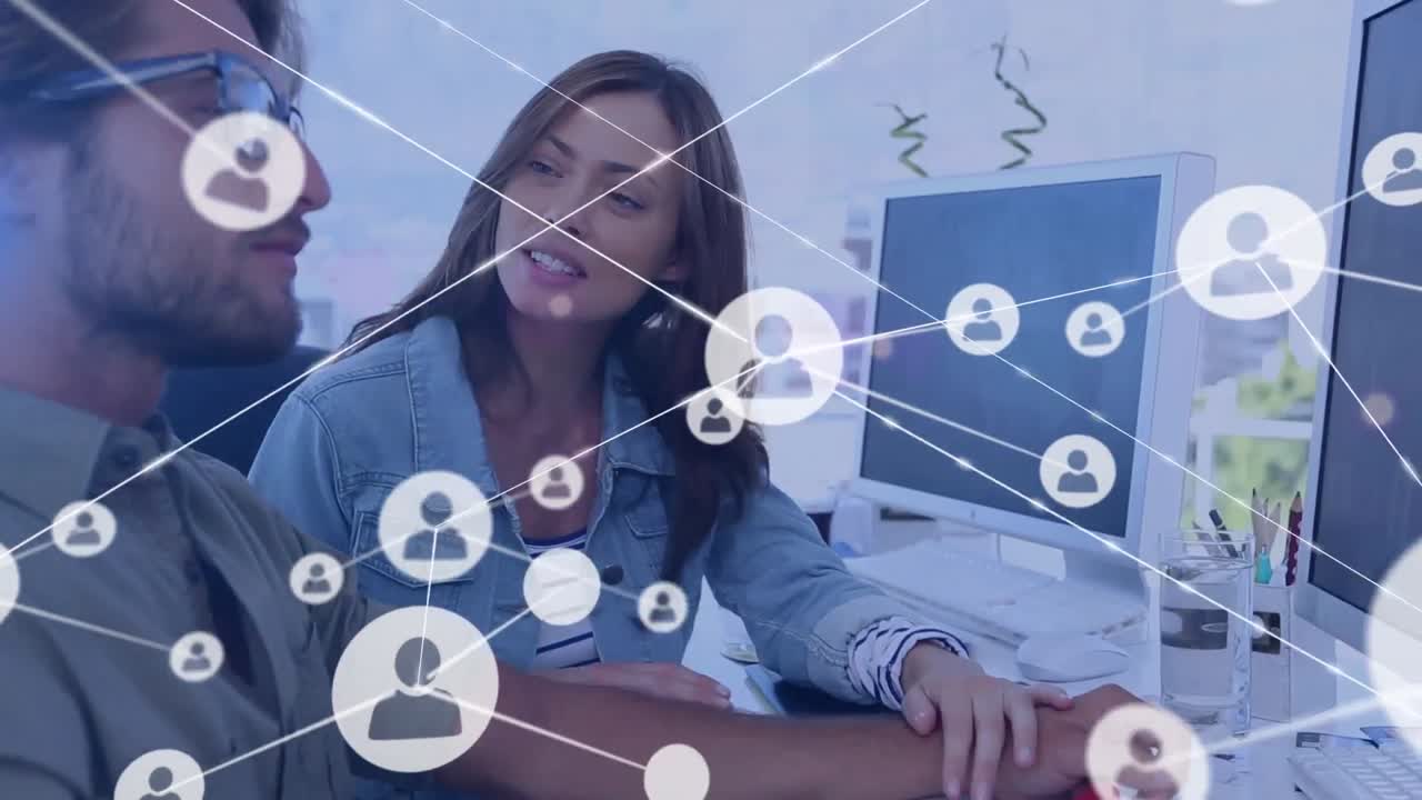 animación de una red de conexiones sobre una mujer y un hombre caucásicos trabajando en una computadora portátil en la oficina