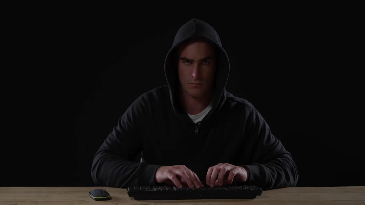 l'uomo di lavoro sul computer
