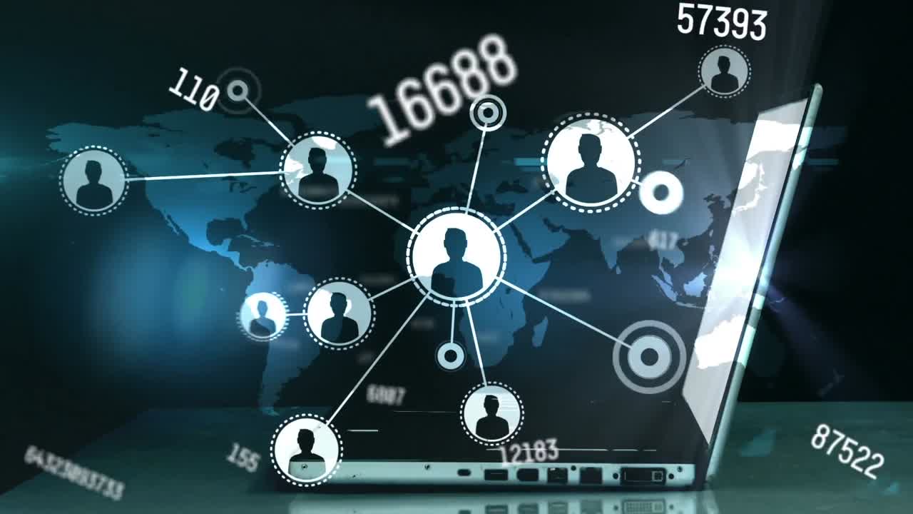 múltiples números cambiantes y una red de iconos de perfiles contra la persona que usa una computadora portátil contra el mapa del mundo