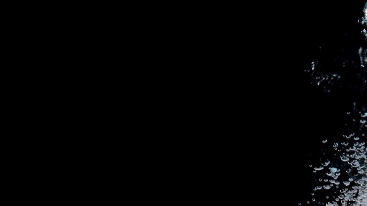 Bolle d'acqua che salgono.