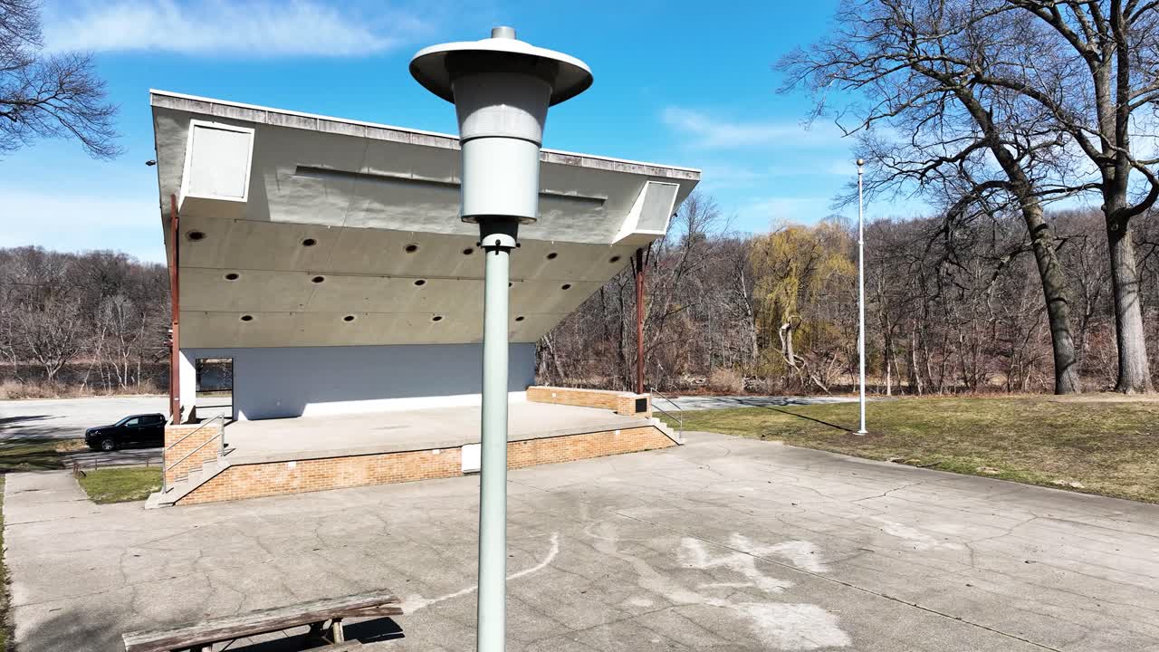 rotación cerca de un poste de luz