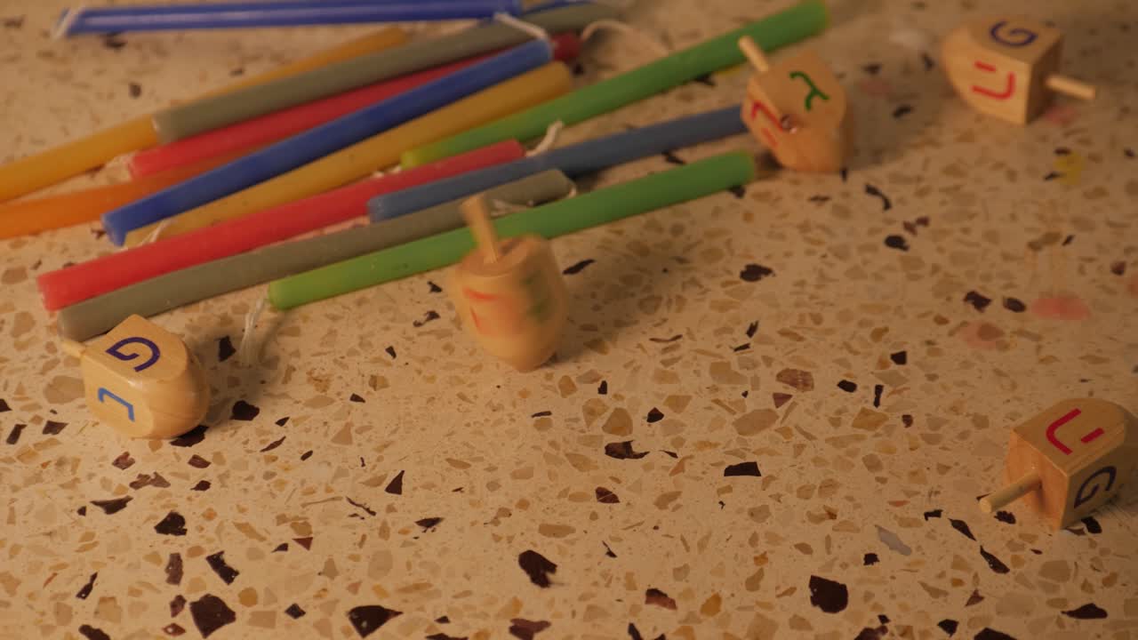 girando dreidel hanukkah cámara lenta 4k