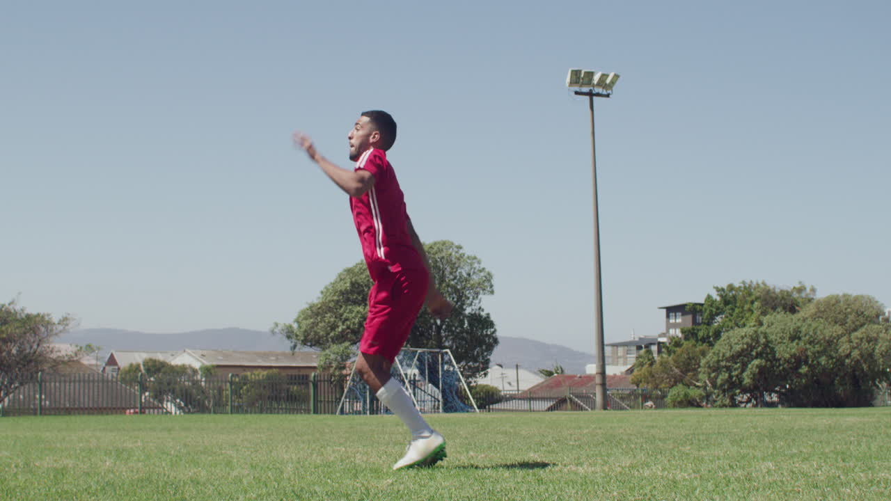 그는 그의 마음으로 연주합니다. 그의 발뿐만 아니라.