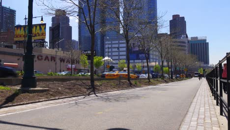 día de verano en la ciudad de nueva york river sport road traffic avenue 4k