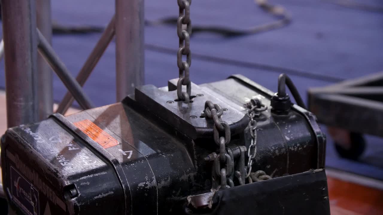 sollevatore per palcoscenico con catena