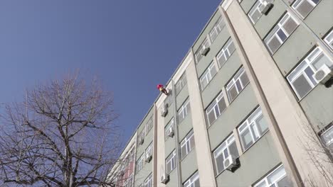 Santa-climbing-down-a-hospital-roof-for-a-charity-event