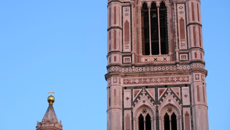 hermosa catedral de florencia campanario de giotto, cerrar, inclinar hacia arriba