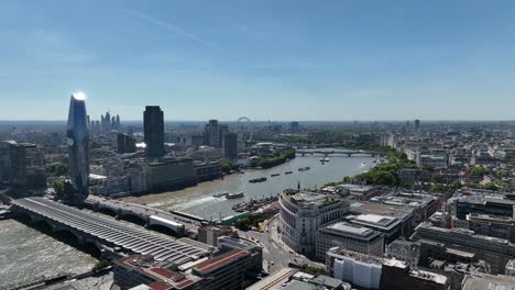 visión general del horizonte de londres por encima del támesis